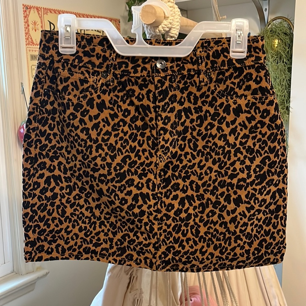 Womens size 7 faux denim cheetah print skirt